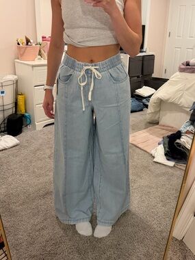 Universal Thread Light Wash Wide Leg Drawstring Jeans